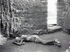 Victims 25 and 26 found in the Villa dei Misteri in 1929-1930